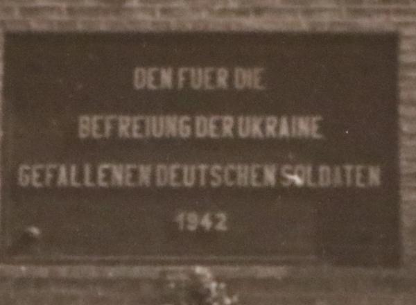 altes Foto - Denkmal gefallener deutscher Soldaten für die Befreiung der Ukraine 1942